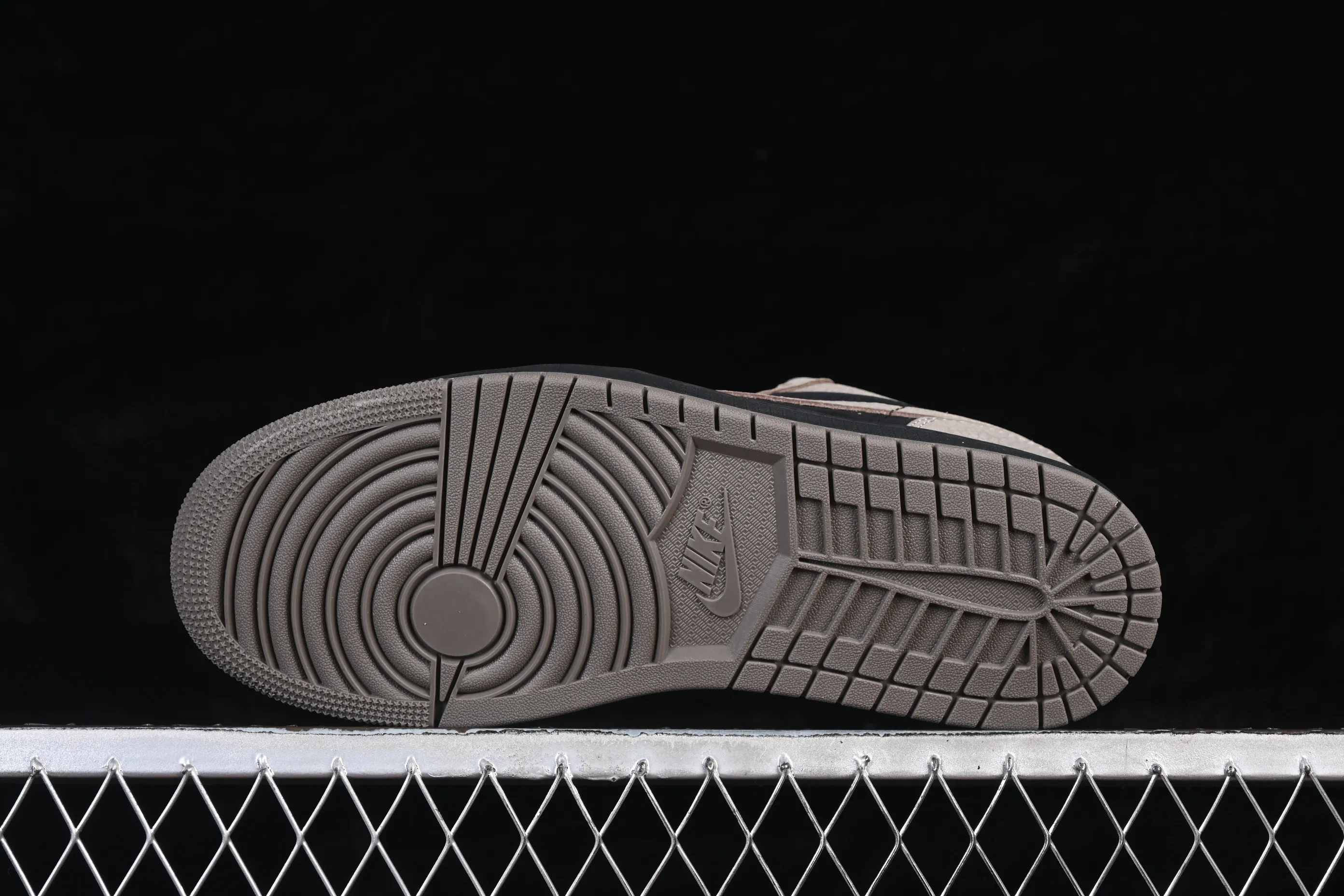 All Categories Air Jordan Jordan Series Basketball Shoes Air Jordan 1 Low G Version Pure Original Air Jordan 1 Low AJ1 Joe 1 Milk Tea Mocha Low State Cultural Casual Shoes IB7109-005
